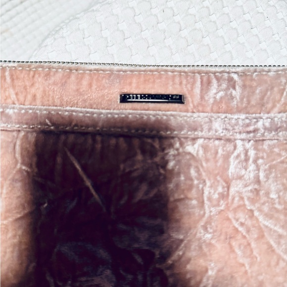 New Rebecca Minkoff Crossbody, beige, crushed velvet, dark hardware zippered top - Picture 6 of 7